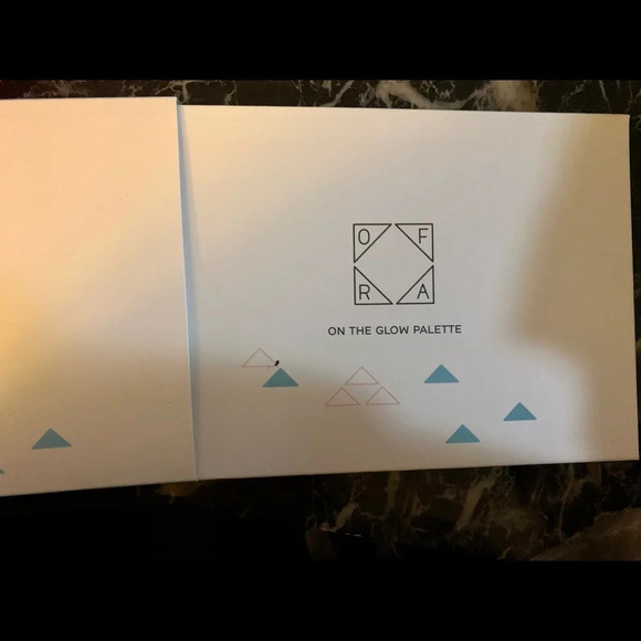 NWT Ofra large On the Glow highlighting & bronzing Palette $149 - Picture 3 of 9